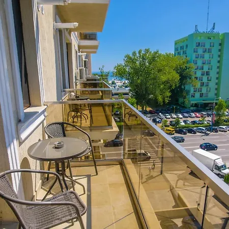 Solid Georgia Mamaia